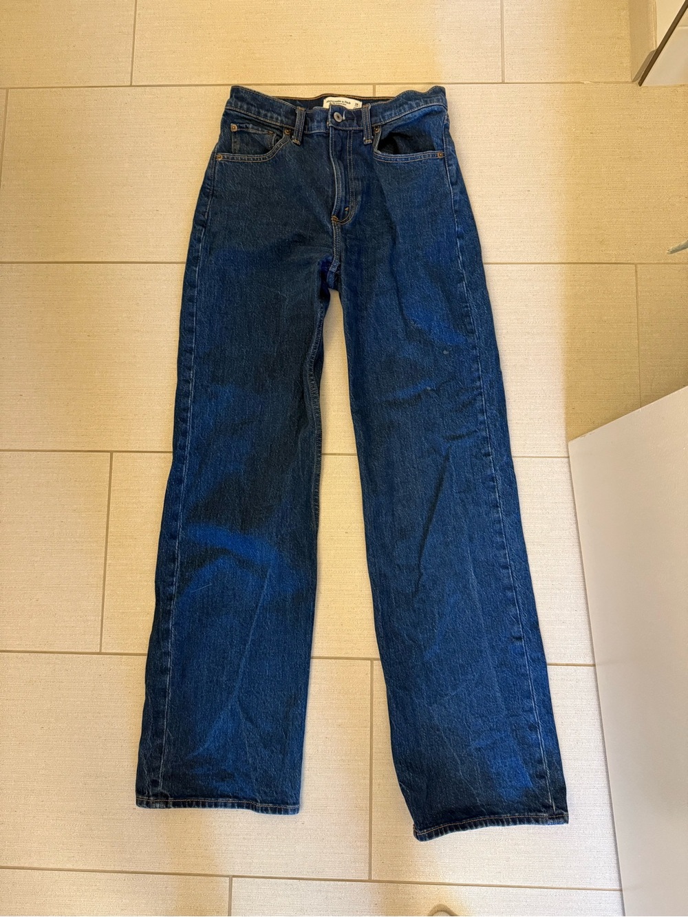 Abercrombie 90s Relaxed High Rise Jeans Size 26 Long Dark Wash